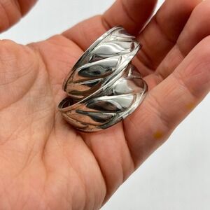 Silver Tone Hoop Earrings Braided Leaf Pattern Fashion Jewelry‎ Vintge